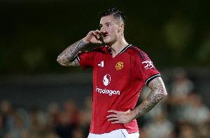 凯时KB88-放弃高薪️罗马诺：新月愿给舍什科更多，但球员选择加盟曼联